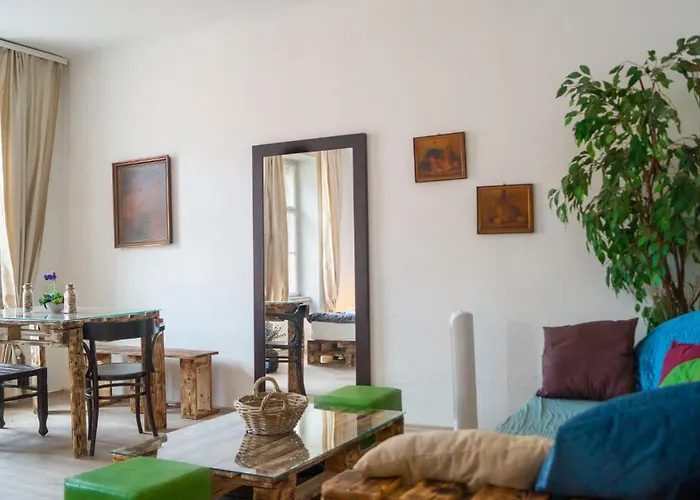 Elegant 1br 3 Min From Rennweg Station Apartment