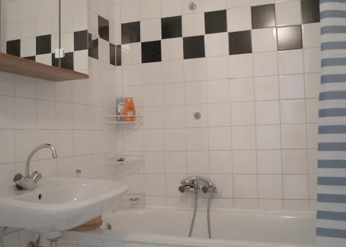 Elegant 1br 3 Min From Rennweg Station *